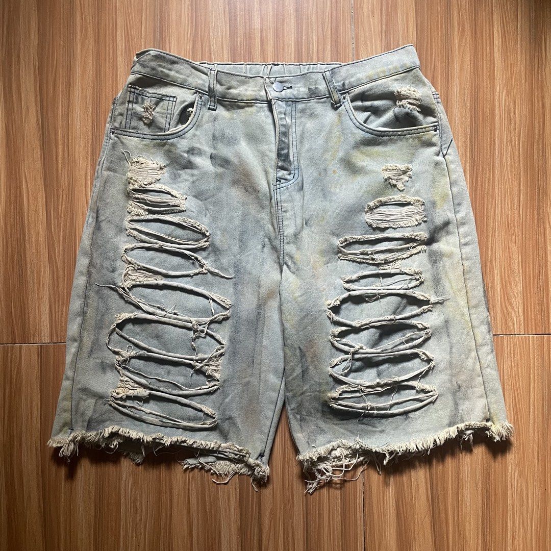 Distressed Street Denim Jorts (Category: Shorts) located in General Mariano Alvarez. Submitted by 4117_thriftnthrive (Listing ID 1462915477, Image 1). Description: In excellent condition No flaws Measurements Waistline: 34-38 Length: 24.5” Leghole: 14”.