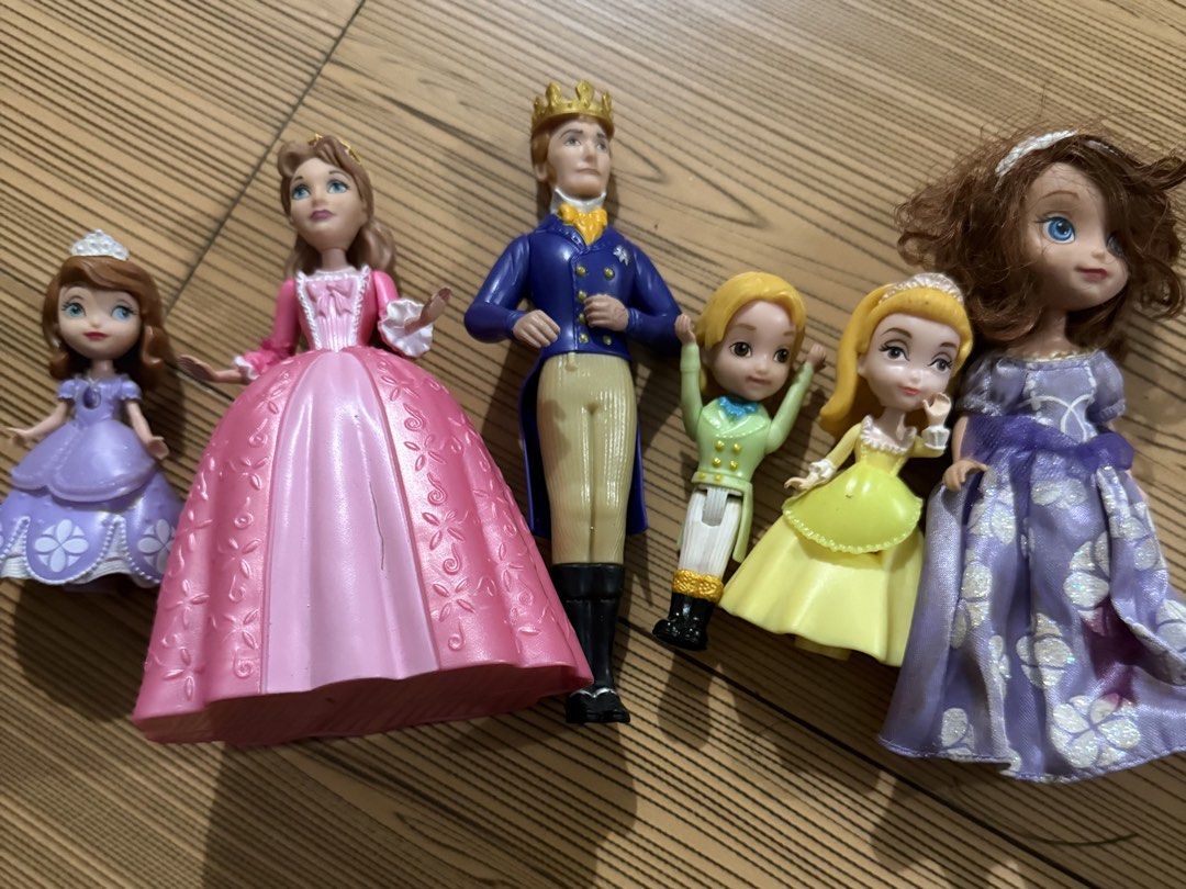 Dolls Sofia the First and Family Set (Category: Kids Toys) located in Mandaluyong City. Submitted by kingstoys (Listing ID 1462977050, Image 1). Description: Set of Sofia the first Dolls .