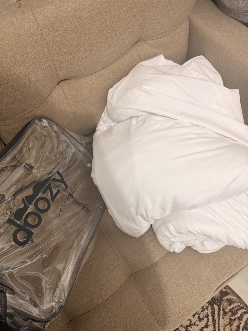 Doozy 20 lbs Weighted Blanket (Category: Bed Frames & Mattresses) located in Mandaluyong City. Submitted by shesellsseashells_bear (Listing ID 1462947311, Image 2). Description: Got it for 3.8k With free cover!.