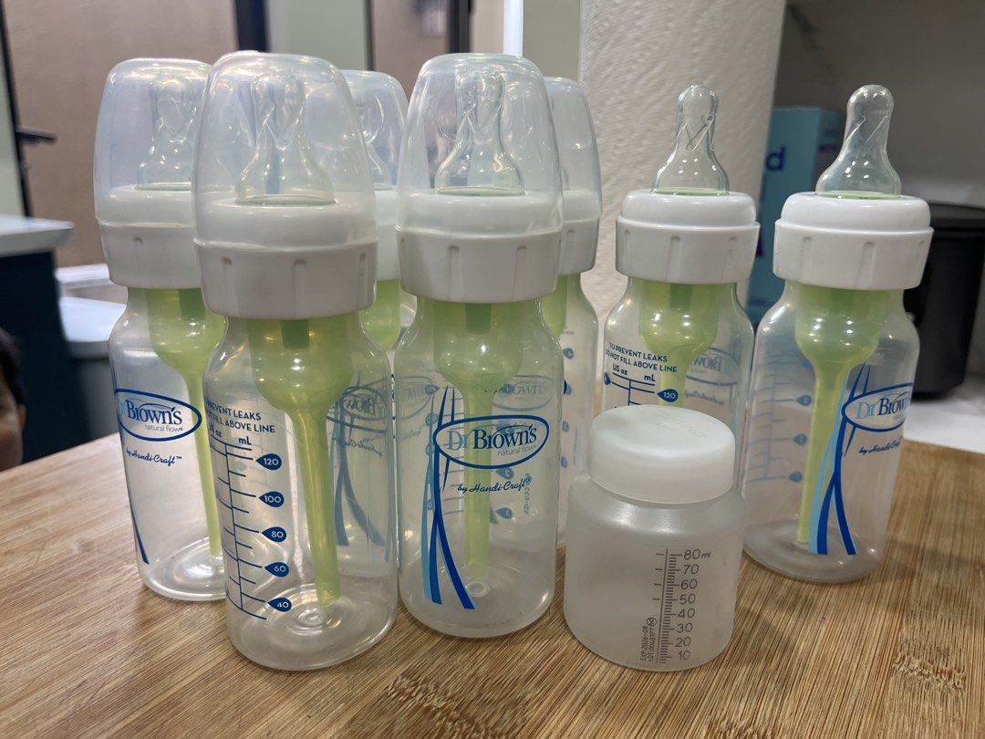 Dr. Brown's Natural Flow Baby Bottles Bundle (Category: Breastfeeding & Bottle Feeding) located in Paranaque City. Submitted by mycloset1o1 (Listing ID 1462905193, Image 2). Description: - Bundle of Dr. Brown's Natural Flow baby bottles - Includes 7 bottles in various sizes - Comes with nipples and caps - Includes a small storage container - Clear plastic bottles with green accents and measurement markings - Ideal for feeding your little one 2 bo