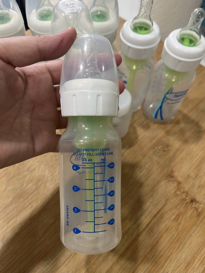 Dr. Brown's Natural Flow Baby Bottles Bundle (Category: Breastfeeding & Bottle Feeding) located in Paranaque City. Submitted by mycloset1o1 (Listing ID 1462905193, Image 3). Description: - Bundle of Dr. Brown's Natural Flow baby bottles - Includes 7 bottles in various sizes - Comes with nipples and caps - Includes a small storage container - Clear plastic bottles with green accents and measurement markings - Ideal for feeding your little one 2 bo