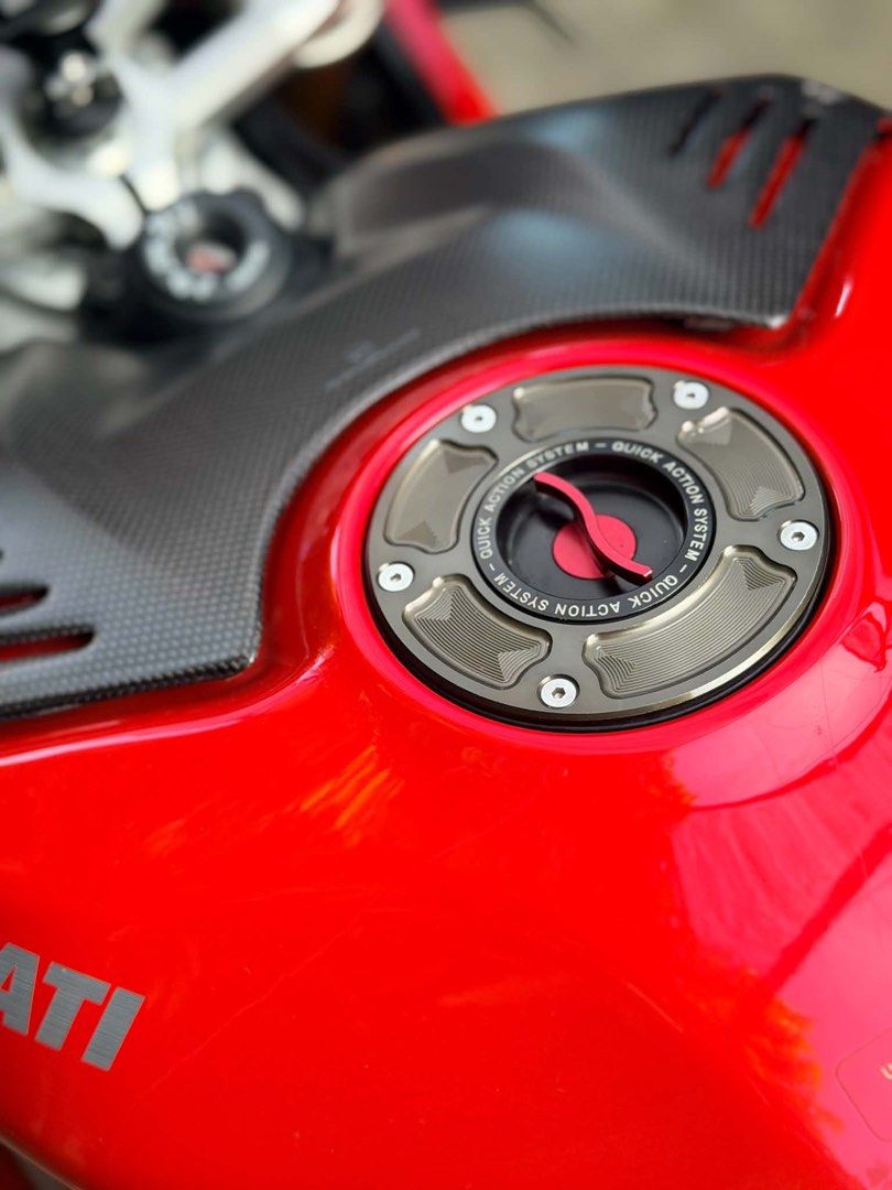 Ducati Panigale V4S Motorcycle (Category: Motorbikes for Sale) located in Paranaque City. Submitted by zeph10311 (Listing ID 1463069592, Image 3). Description: 🏁 2019 DUCATI PANIGALE V4 S — ₱1,140,000 🔥 PREMIUM V4 S | AKRAPOVIČ TITANIUM | ÖHLINS ELECTRONICS | MARCHESINI FORGED WHEELS Selling my 2019 Ducati Panigale V4 S — a properly specced V4 S with a long list of premium upgrades. 💰 PRICE: ₱1,140,000 📍 Las Piñas 📌 19,200 KM 📌 Local Unit —