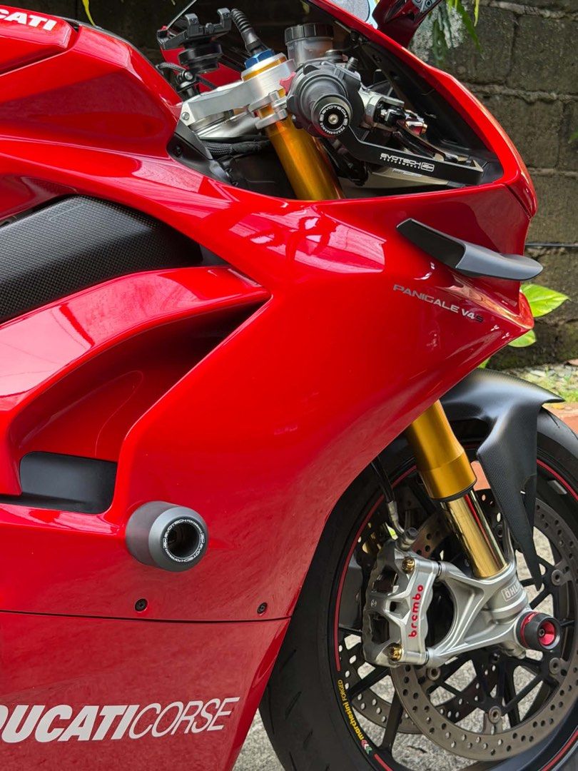 Ducati Panigale V4S Motorcycle (Category: Motorbikes for Sale) located in Paranaque City. Submitted by zeph10311 (Listing ID 1463069592, Image 2). Description: 🏁 2019 DUCATI PANIGALE V4 S — ₱1,140,000 🔥 PREMIUM V4 S | AKRAPOVIČ TITANIUM | ÖHLINS ELECTRONICS | MARCHESINI FORGED WHEELS Selling my 2019 Ducati Panigale V4 S — a properly specced V4 S with a long list of premium upgrades. 💰 PRICE: ₱1,140,000 📍 Las Piñas 📌 19,200 KM 📌 Local Unit —