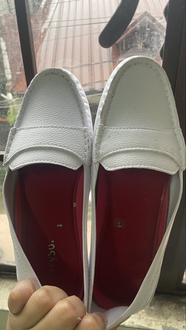 Easysoft Nursing White Shoes for duty. (Category: Shoe inserts) located in Manila. Submitted by carolinest97765 (Listing ID 1462947226, Image 2). Description: - Easysoft Nursing White Shoes - Good as new - Size 37.