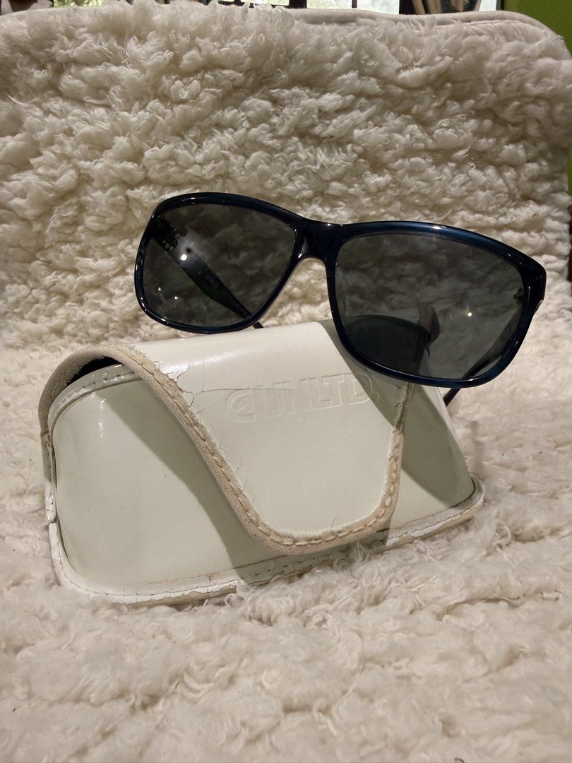 Ecko Unltd. EK-SUA0107PZ (Category: Sunglasses & Eyewear) located in Carmona. Submitted by ccdlrs (Listing ID 1463102136, Image 1). Description: - Brand: UNLTD. - Lens Color: Dark - Frame Accent Color: Blue - Includes: White UNLTD. case - Ideal for: Sunny days Size: 62 14 130 Little to few scratches Rfs: declutter.