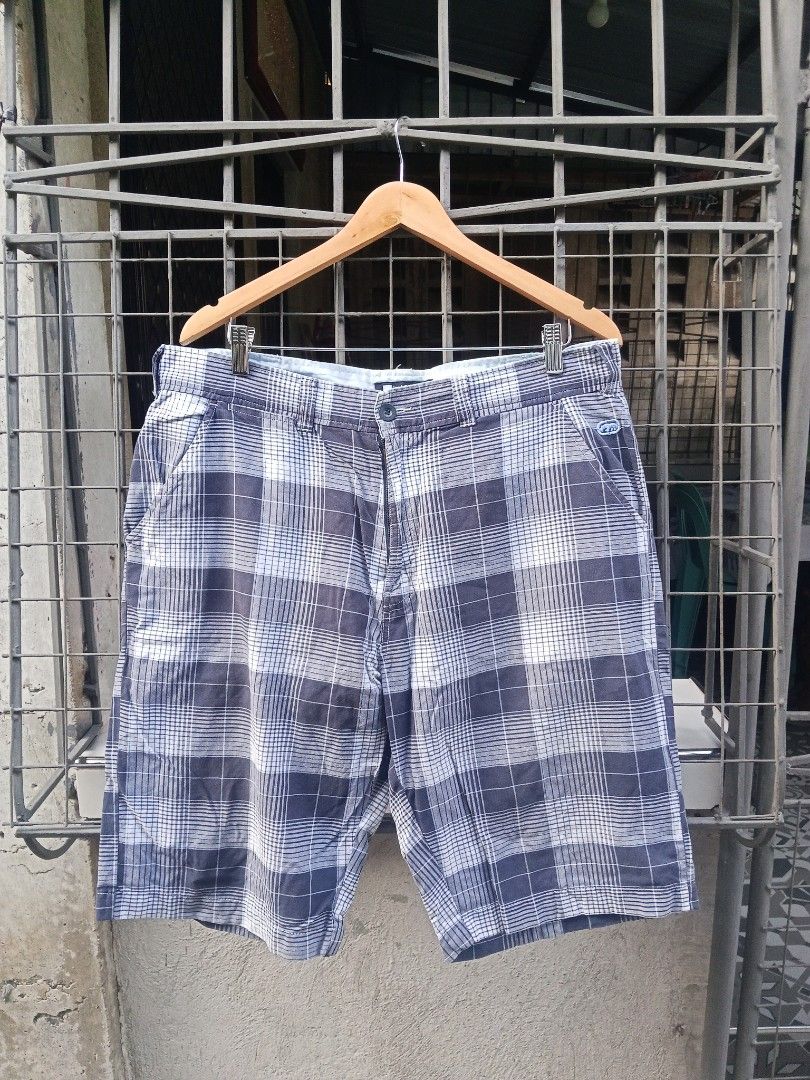 Ecko Unltd. Plaid Shorts Size 36 (Category: Shorts) located in Lingayen. Submitted by rahzzelula73279 (Listing ID 1463061668, Image 1). Description: - Brand: Ecko Unltd. - Pattern: Plaid - Size: 36 - Material: 100% Cotton - Features: Embroidered Ecko logo on the side - Closure: Button and zip - Style: Great for casual wear.
