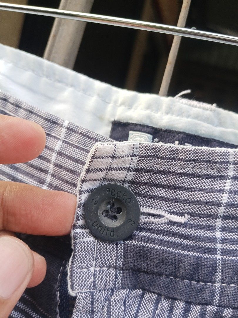 Ecko Unltd. Plaid Shorts Size 36 (Category: Shorts) located in Lingayen. Submitted by rahzzelula73279 (Listing ID 1463061668, Image 3). Description: - Brand: Ecko Unltd. - Pattern: Plaid - Size: 36 - Material: 100% Cotton - Features: Embroidered Ecko logo on the side - Closure: Button and zip - Style: Great for casual wear.