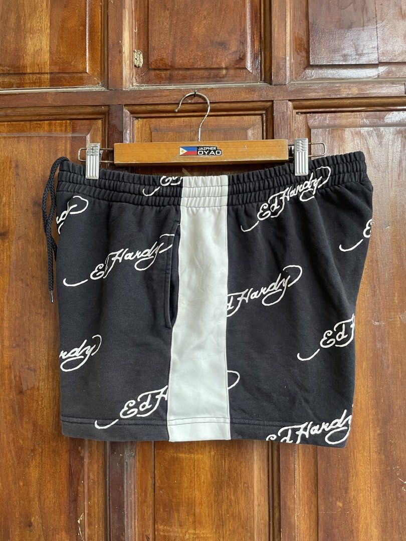 ED HARDY SHORTS‼️‼️‼️ (Category: Shorts) located in Dumaguete. Submitted by Jazpherto (Listing ID 1463056507, Image 3). Description: ED HARDY SHORTS‼️‼️‼️ 31-34 waist. 13 length L on tag condition/color rate 8/10 *signs of usage (BAWAL SA MASELAN) 250+85 shipping fee.