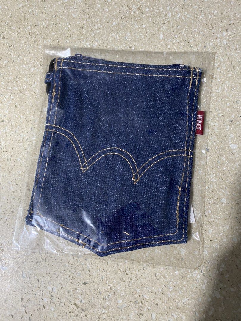 EDWIN Denim pocket pouch with Carabiner (Category: Purses & Pouches) located in Candelaria. Submitted by bentablesetc (Listing ID 1463057853, Image 1). Description: EDWIN x express Denim pocket pouch with Carabiner Brand new. 2pcs available 200 each + sa MOP: Gcash Courier: J&t loc: Candelaria Quezon .