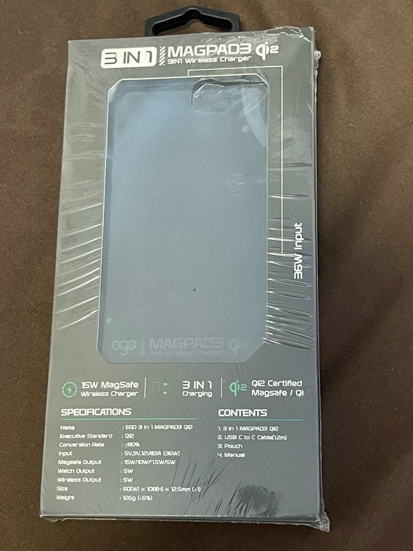 EGO MagPad3 QI2 3in1 Magsafe 充電座 黑色 MPP3-BLACK （分類：電池及充電器）位於 Hong Kong。 由 chiumama3 提交（商品編號 1462956309，圖片 2）。簡介： 產品功能 - MagPad3 第三代,QI2認證版 再次打造世界最細15W無線充 - 世界最薄QI2認證12.5mm 3合1 15W充電座 - 為iPhone 12~16 提供 15W快充 - 支援5W快充 iWatch 4~10, Ultra1,2 - 支持所有QI 無線耳機 5W - 附送便攜袋及 1.2米C to c線, 一袋過拎去旅行! 產品規格 - 產品名稱：EGO 三合一 MAGPAD3 - 執行標準：Qi2 - 轉換率：≤80% - 輸入：5V、9V、12V@3A (36W) - Magsafe 輸出：15W/10W/7.5W/5W - 手錶輸出：5W - 無線輸出：5W - 尺寸：60(寬)x108(高)x12.5mm (±1) - 重量：126g 