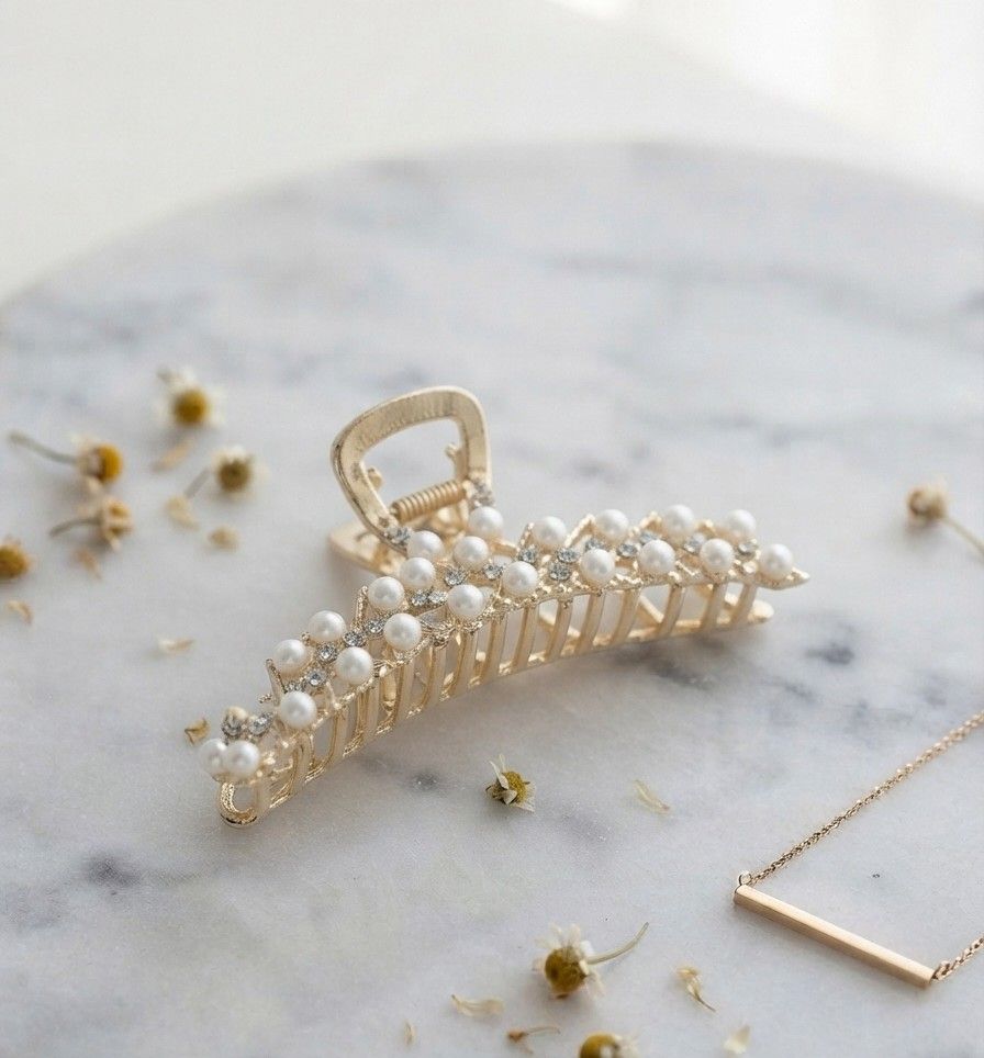 Elegant gold pearl clamp (Category: Hair Accessories) located in Bocaue. Submitted by jessdcluters (Listing ID 1463091714, Image 2). Description: .