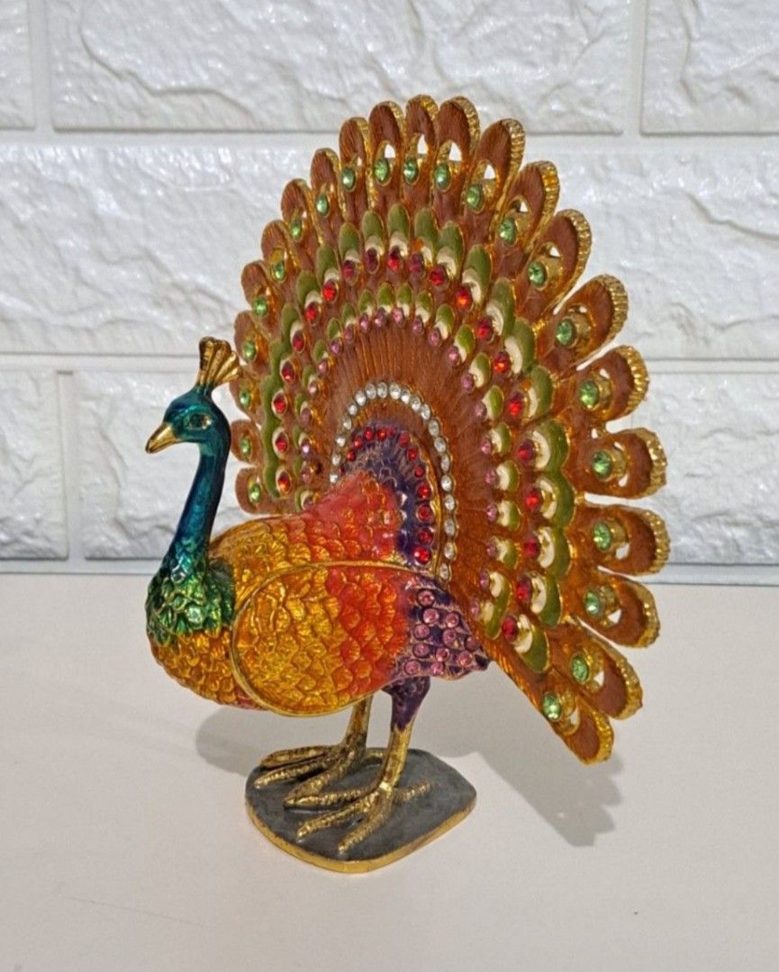 🦚 Elegant Green & Orange Peacock Décor – Copper (Category: Other Home Decor) located in Taguig. Submitted by authprelovedonlineshop1 (Listing ID 1462930993, Image 3). Description: ### 🦚 Elegant Green & Orange Peacock Décor – Copper Beautiful and eye-catching **peacock decorative pieces**, perfect for adding an elegant touch to your home. ✨ - **Copper-made** - Elegant **green and orange peacock design** - Bought in **Hong Kong 🇭🇰** - **Very go
