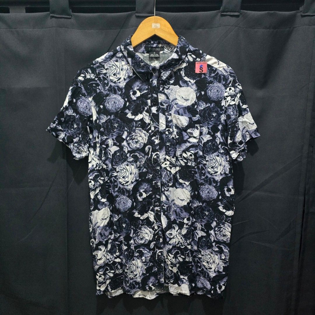 Empyre buttondown (Category: Formal Shirts) located in El Nido. Submitted by marco.tandoc (Listing ID 1462990720, Image 2). Description: size: small width: 20 length: 27 no issue.