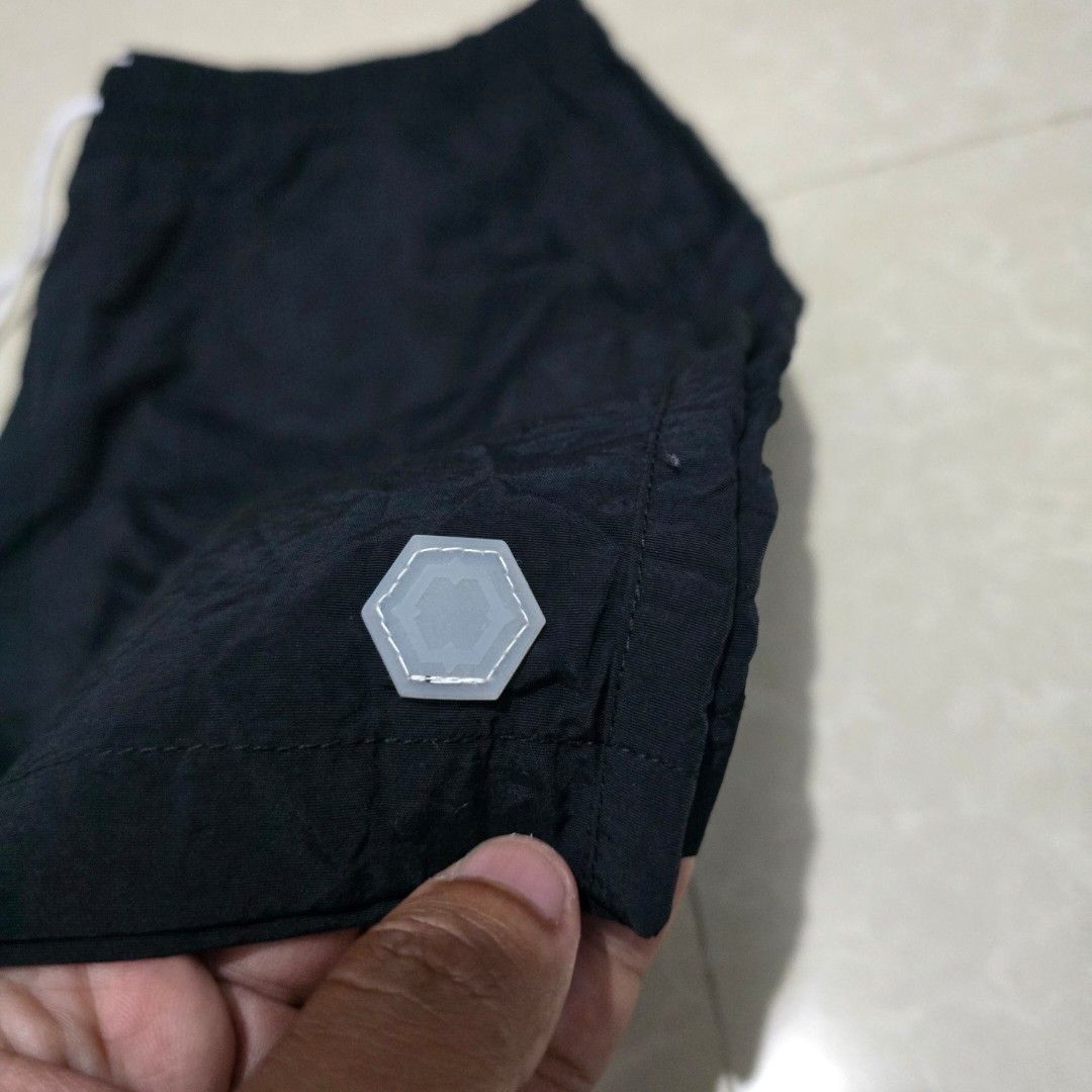 Empyre woven shorts (Category: Shorts) located in El Nido. Submitted by marco.tandoc (Listing ID 1463026651, Image 3). Description: size: Large waist: 32-36 (strechable) length: 17 no issue.