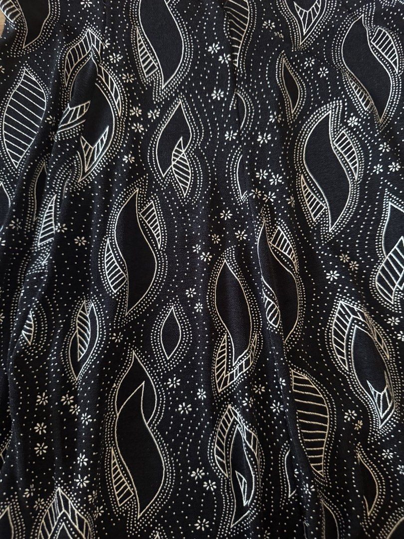 Esse U.S.A. Black White Patterned flowy 90’s Skirt (Category: Skirts) located in Bacoor. Submitted by yournewfavorite (Listing ID 1462951031, Image 3). Description: - Chic black above the knee skirt - Adorable white leaf and dot pattern - Comfortable elastic waistband - Measurements: 11.8 inches across waist (can stretch up to 30 in waist) 18 inches in length - Proudly made in the U.S.A. - Fabric: 90% nylon, 10% lycra for a great fit - Care instr