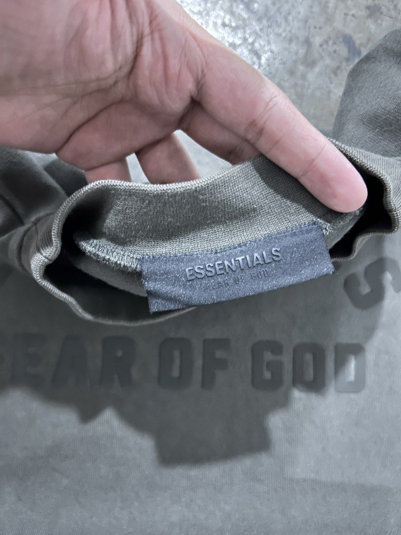 ESSENTIALS MOCK NECK (authentic) (Category: Tshirts & Polo Shirts ) located in Mandaluyong City. Submitted by mauithrift (Listing ID 1463010748, Image 3). Description: DM FOR INFO.