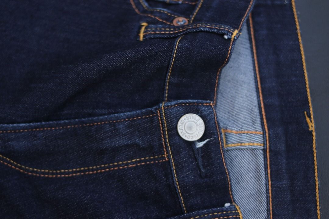 EVISU Custom Made Dark Wash Denim Jeans (Category: Jeans) located in Taguig. Submitted by kurim4w (Listing ID 1463010792, Image 2). Description: - Authentic Evisu Jeans - Custom Made in Japan - Size: 28 - Dark Wash - Material: Cotton blend with stretch - Classic Evisu design 28waist 36length 5.5leg opening authentic 1499php plus sf only taguig city location.