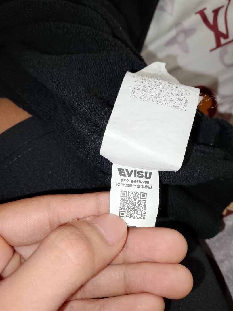 Evisu Skull Studded Sweatshirt (Category: Coats, Jackets and Outerwear) located in Manila. Submitted by zenfish-e574 (Listing ID 1462956977, Image 3). Description: 19x24.6 issue: sobrang liit lang na hairline sa likod 900+shipping fee tawaran niyo nalang kung di niyo kaya sa 9h.