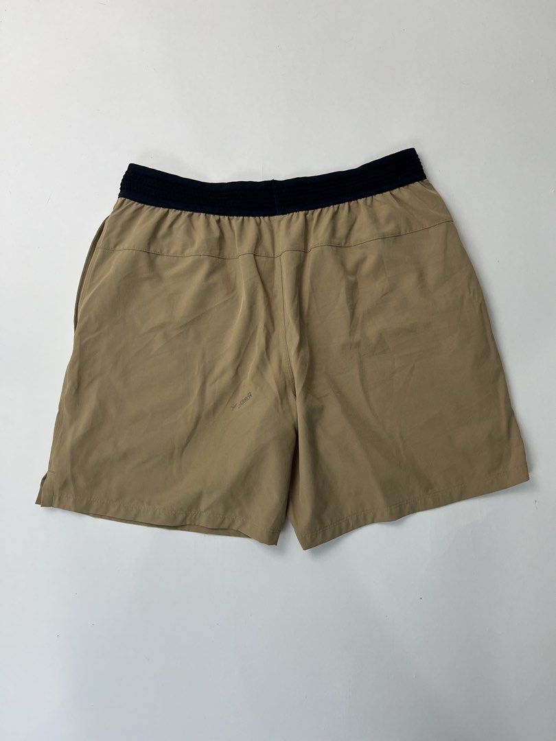 Fabletics Shorts (Category: Shorts) located in Makati City. Submitted by ufcknwthbst (Listing ID 1463013185, Image 3). Description: Size 30-36 17 inch length 9.5/10 condition No issue.