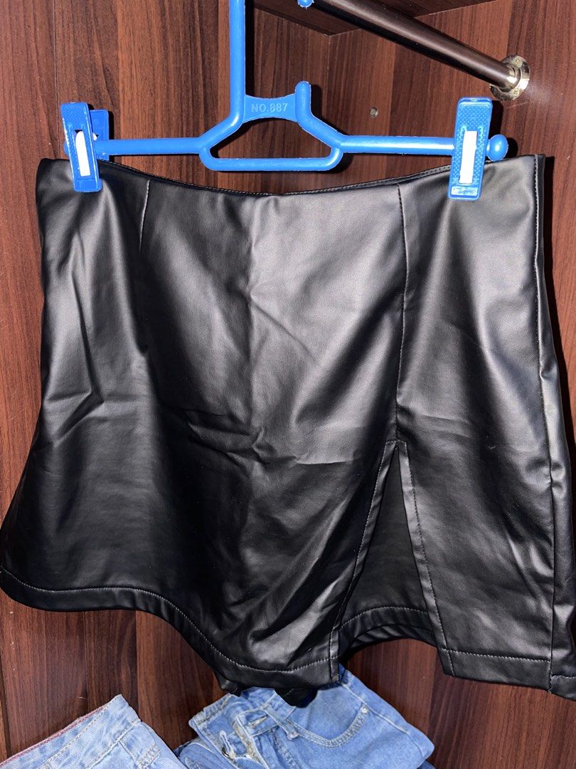 Leather Mini Skirt Skort (Category: Skirts) located in Dagupan City. Submitted by wildbear-8415e8 (Listing ID 1463031531, Image 2). Description: Brown skirt size XS Black skort Lovito S.