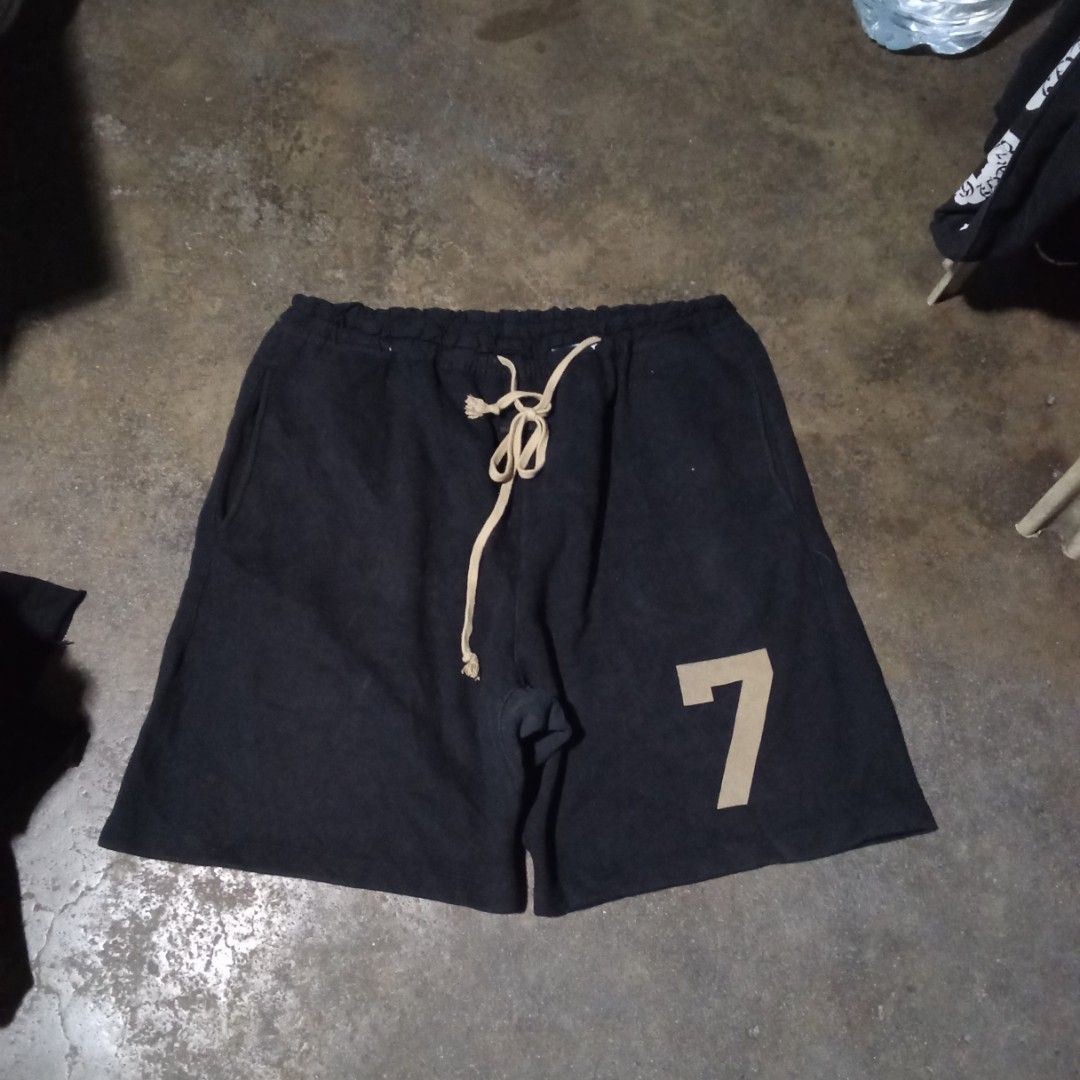 Fear of god short (Category: Shorts) located in Manila. Submitted by tcbukay_zxc25 (Listing ID 1463049641, Image 1). Description: fear of god short waistline 30-46 length 20 leg opening 13 good condition issue may tatahiin lang.
