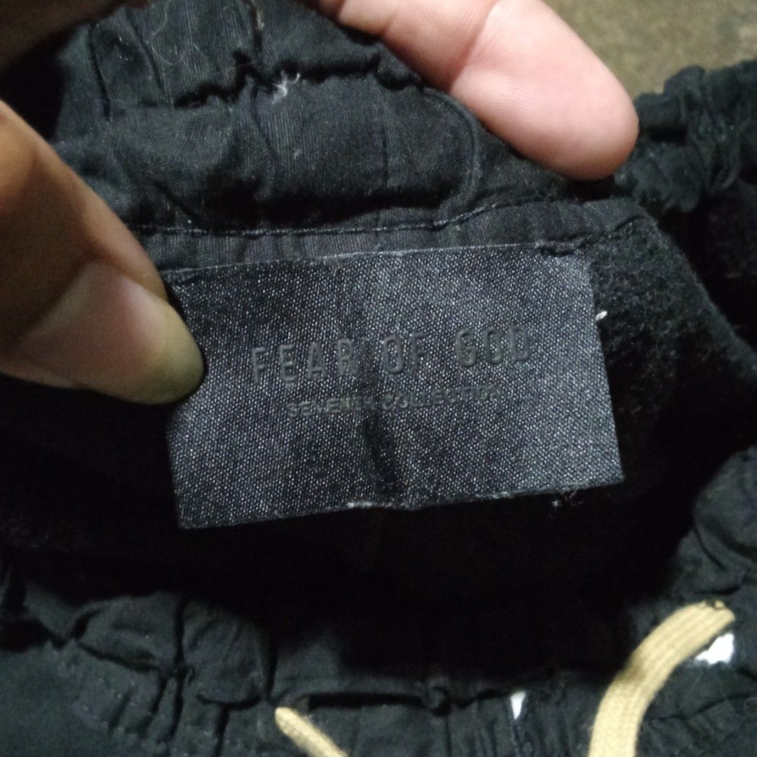 Fear of god short (Category: Shorts) located in Manila. Submitted by tcbukay_zxc25 (Listing ID 1463049641, Image 3). Description: fear of god short waistline 30-46 length 20 leg opening 13 good condition issue may tatahiin lang.