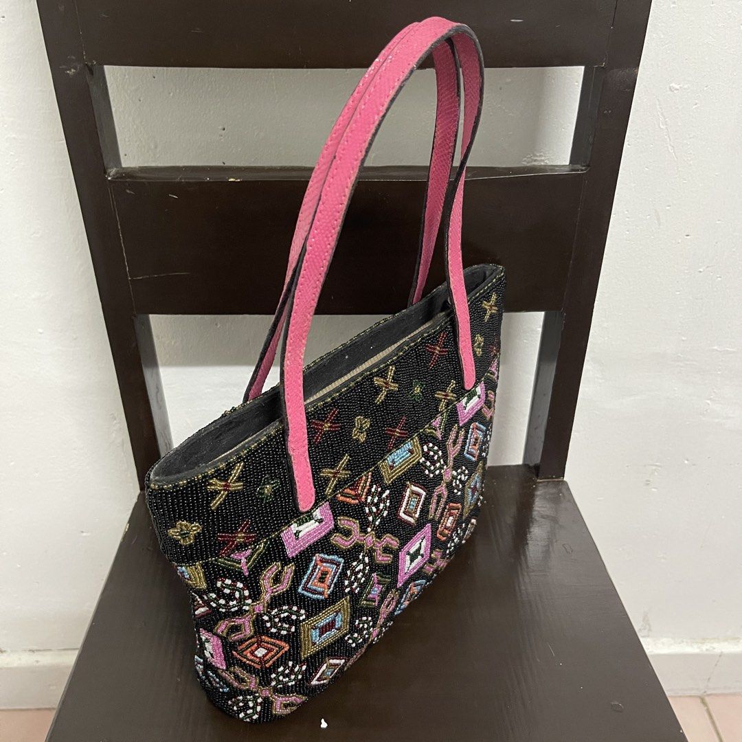 FENDI SAS (Category: Luxury Bags & Wallets) located in Cagayan de Oro. Submitted by ellatheshihtzu (Listing ID 1463037721, Image 3). Description: Check nalang po ang pics ang details. May kabigatan kasi beads lahat pero matibay pwede lagyan mabigat.