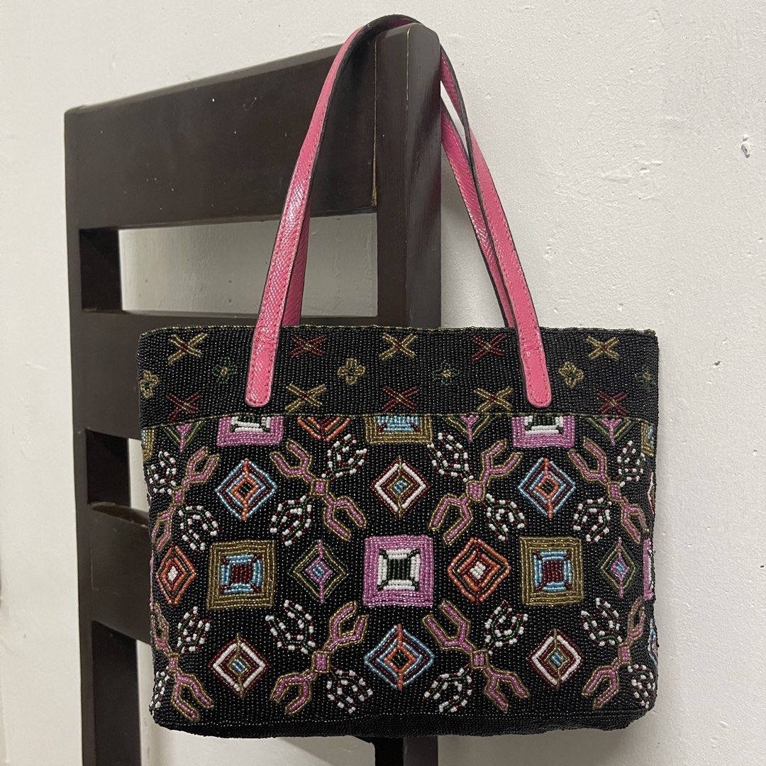 FENDI SAS (Category: Luxury Bags & Wallets) located in Cagayan de Oro. Submitted by ellatheshihtzu (Listing ID 1463037721, Image 1). Description: Check nalang po ang pics ang details. May kabigatan kasi beads lahat pero matibay pwede lagyan mabigat.