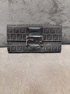 (Category: ) located in . Submitted by _limitlessfashion (Listing ID 1462909371, Image 1). Description: .