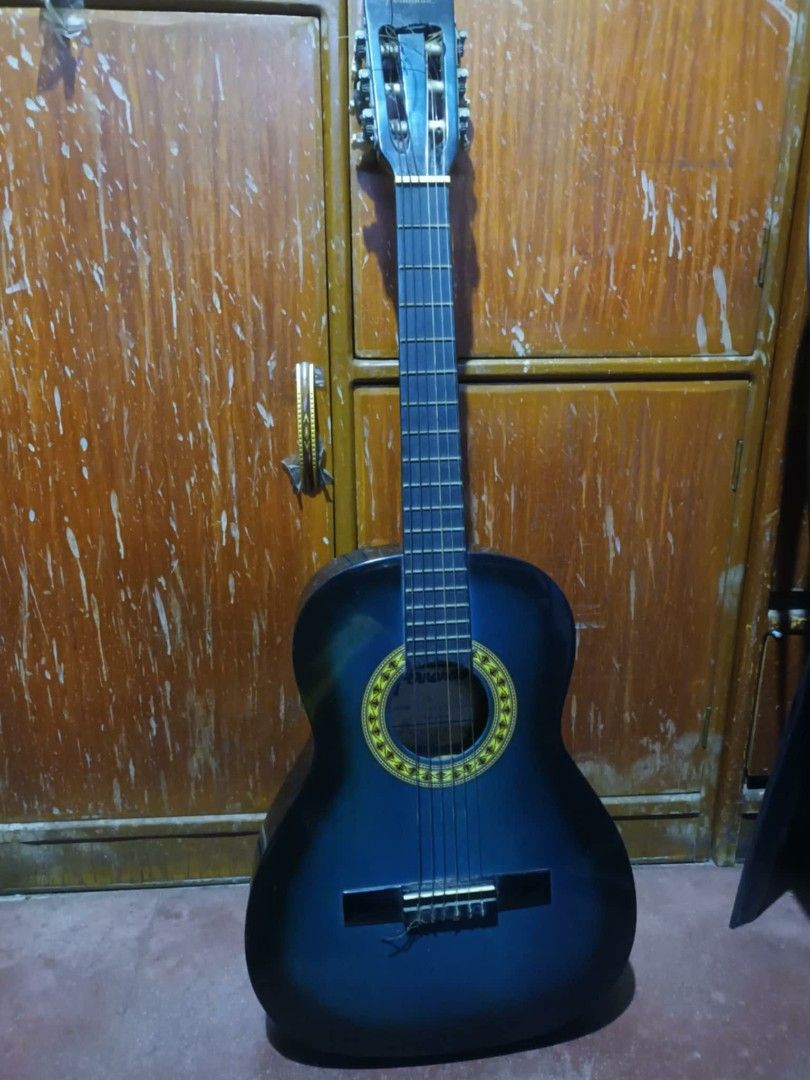 Fernando Acoustic Guitar (Category: Musical Instruments) located in Quezon City. Submitted by mariellegnzls_ (Listing ID 1462928342, Image 2). Description: With Minimal Scratches With Free Case and Capo .