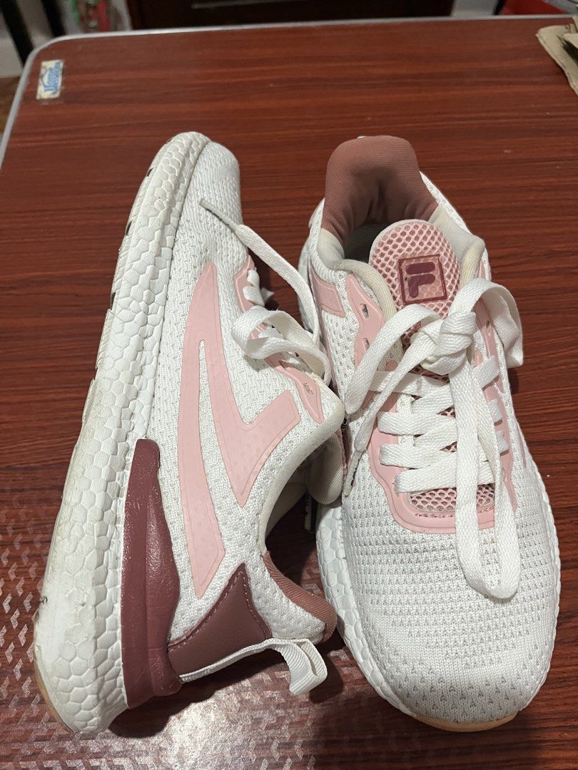 FILA Running Shoes (Category: Sneakers) located in Basista. Submitted by yvee_bn (Listing ID 1463041090, Image 1). Description: Fila Running Shoes Color: White / Lt.Pink/ DK. Pink Size: US-7 | UK-6 | EUR: 37 DM if interested Price negotiable Loc: Pangasinan MOD: J&T MOP: GCash.