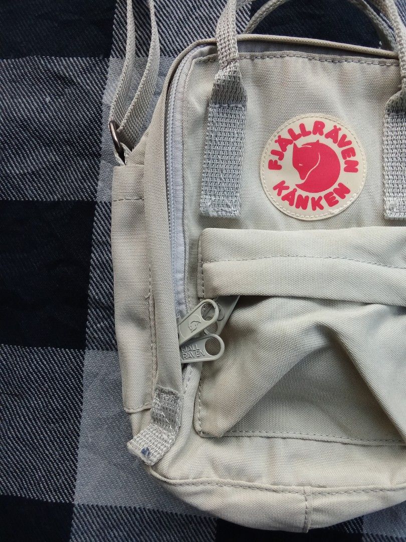 Fjall Raven kanken (Category: Shoulder Bags) located in Manila. Submitted by timog_high_ice_v2 (Listing ID 1463113568, Image 2). Description: - 3 Compartment - adjustable strap - small.
