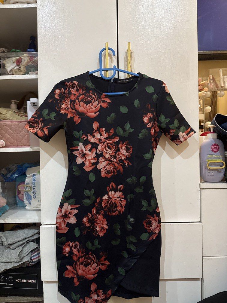 Floral dress (Category: Dresses) located in Imus. Submitted by mysticstar_f121de (Listing ID 1462920624, Image 1). Description: .