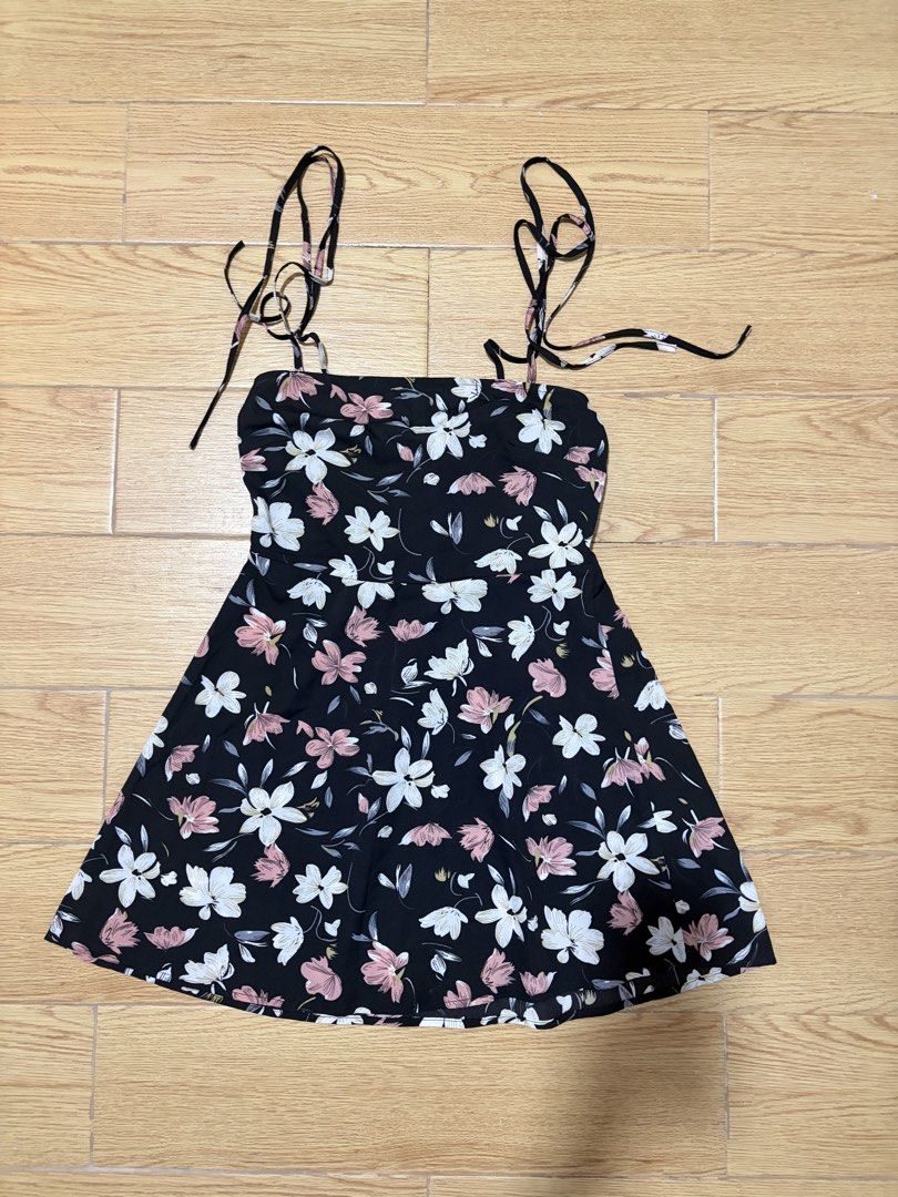 Floral mini dress (Category: Blouses) located in Manila. Submitted by recreator (Listing ID 1463040640, Image 1). Description: .