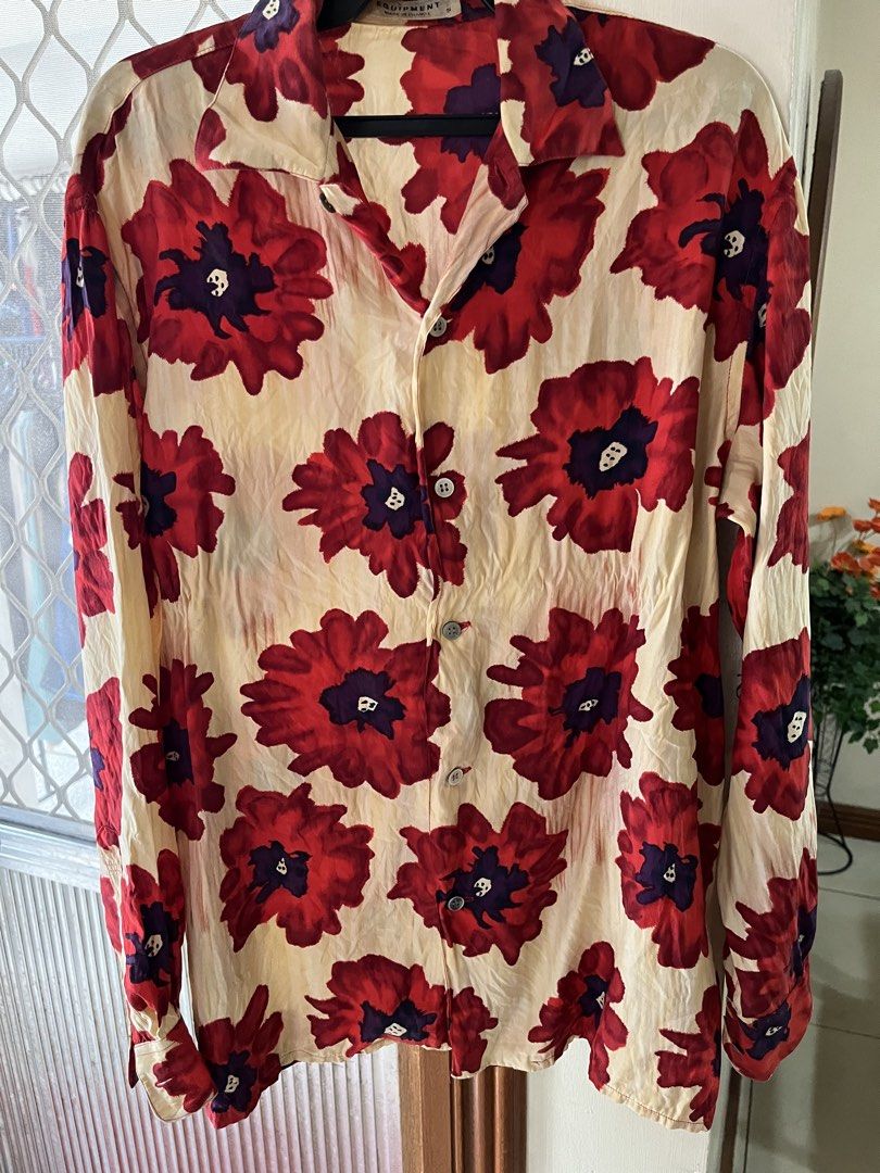 Floral top (Category: Longsleeves) located in Bacoor. Submitted by ayit. (Listing ID 1463015922, Image 1). Description: - Style: Long-sleeved floral top - Size: S (fits EU 36/UK 8/US 4) - Design: Cream background with bold red and deep purple floral print - Condition: Layered condition 3 (good) - Features: Button-down front, classic collar - Perfect for casual wear or adding a statement piece to your outfit.