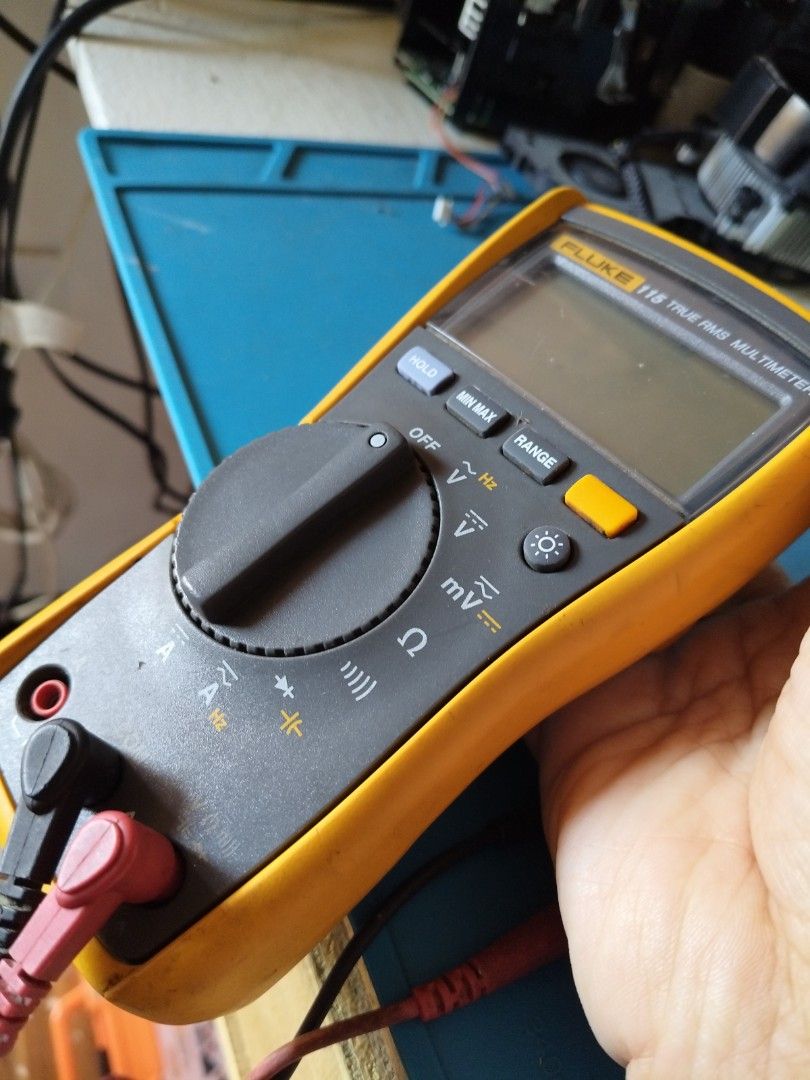 Fluke 115 multimeter (Category: Industrial Equipment) located in San Pedro. Submitted by mjromero46-94877 (Listing ID 1462888043, Image 2). Description: - Fluke 115 True RMS multimeter - Well-used, functional condition - Includes original probes - Comes with a replacement bag - Ideal for professional and hobbyist use.