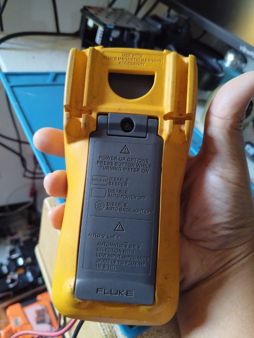 Fluke 115 multimeter (Category: Industrial Equipment) located in San Pedro. Submitted by mjromero46-94877 (Listing ID 1462888043, Image 3). Description: - Fluke 115 True RMS multimeter - Well-used, functional condition - Includes original probes - Comes with a replacement bag - Ideal for professional and hobbyist use.