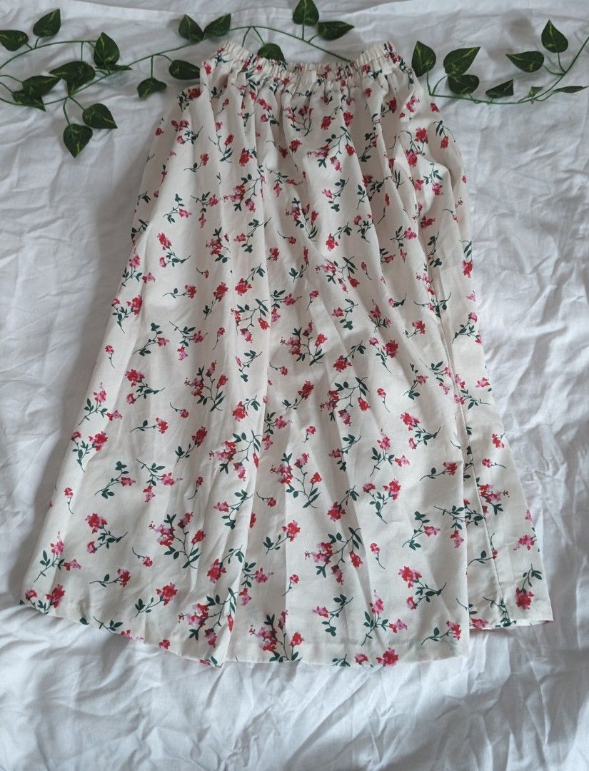 For FREE (Category: Dresses) located in Manila. Submitted by aseyleo (Listing ID 1462897637, Image 2). Description: for free when you purchase at least 4 items 💖.