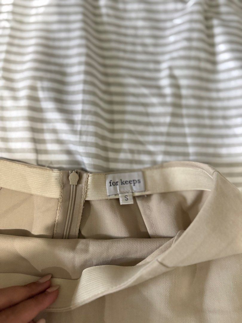 For Keeps The Label Beige A-Line Mini Skirt (Category: Skirts) located in Quezon City. Submitted by madoods (Listing ID 1462986448, Image 2). Description: ✧ For Keeps beige A-line mini skirt ✧ Elasticated waistband at the back with zipper ✧ RFS: too big on me.