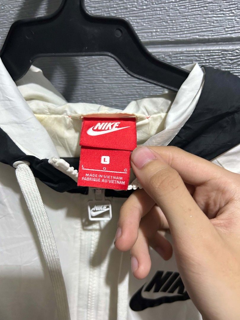 for sale, Nike windrunner (Category: Hoodies) located in Davao. Submitted by mrsuavenz (Listing ID 1463068457, Image 2). Description: location: toril daliao, davao city M-L.