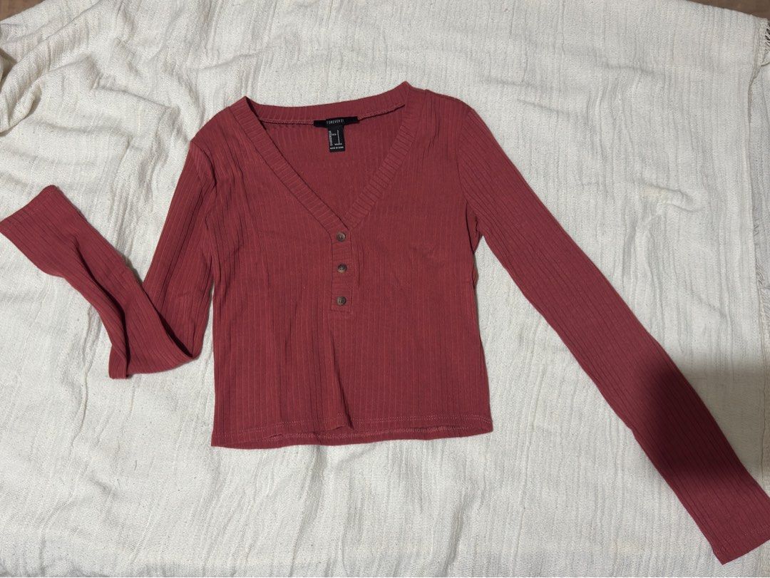 Forever 21 Ribbed Henley Long Sleeve Top (Category: Longsleeves) located in Manila. Submitted by kopibreyk (Listing ID 1463015049, Image 1). Description: - Cute ribbed long-sleeved top from Forever 21 - V-neck with button details - Color: Dusty rose or muted terracotta - Stretchy material for a comfortable fit - Perfect for layering or wearing solo.