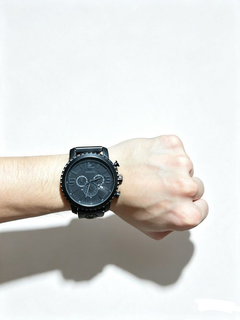 Fossil Gage Chronograph (Category: Men's Watches) located in Manila. Submitted by joshuahonggg (Listing ID 1462948619, Image 2). Description: Fossil Gage Black ion-plated chronograph with compass detail on the bracelet Working well Cleaned Issue: No box & minor scratches only Only ₱5,000 Original Retail price when released: ₱10,000.