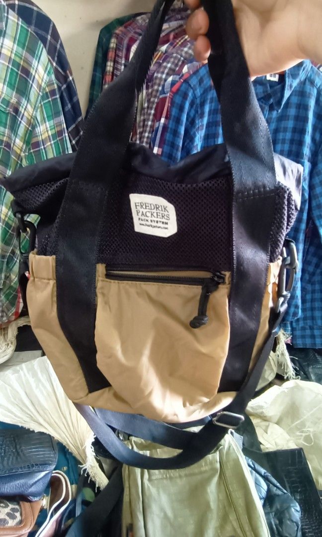 Fredrik packers sling (Category: Luxury Bags & Wallets) located in General Santos City (Dadiangas). Submitted by japan-ukay (Listing ID 1462954708, Image 1). Description: no sign of use.