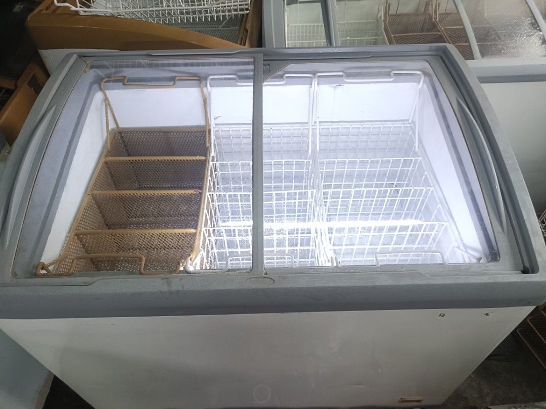 Freezer Fujidenzo 10cuft with 3basket (Category: Refrigerators and Freezers) located in Manila. Submitted by luckywindow.aircon02 (Listing ID 1462918814, Image 3). Description: curve display chest freezer glass door 📍 10cuft with 3baskets Unit details 👇🏽 - Store pull out second hand - Fujidenzo brand - Inverter type - 220v - fast freeze - adjustable temp - removable baskets - functionable led light with switch on & off - also with wheels gulon