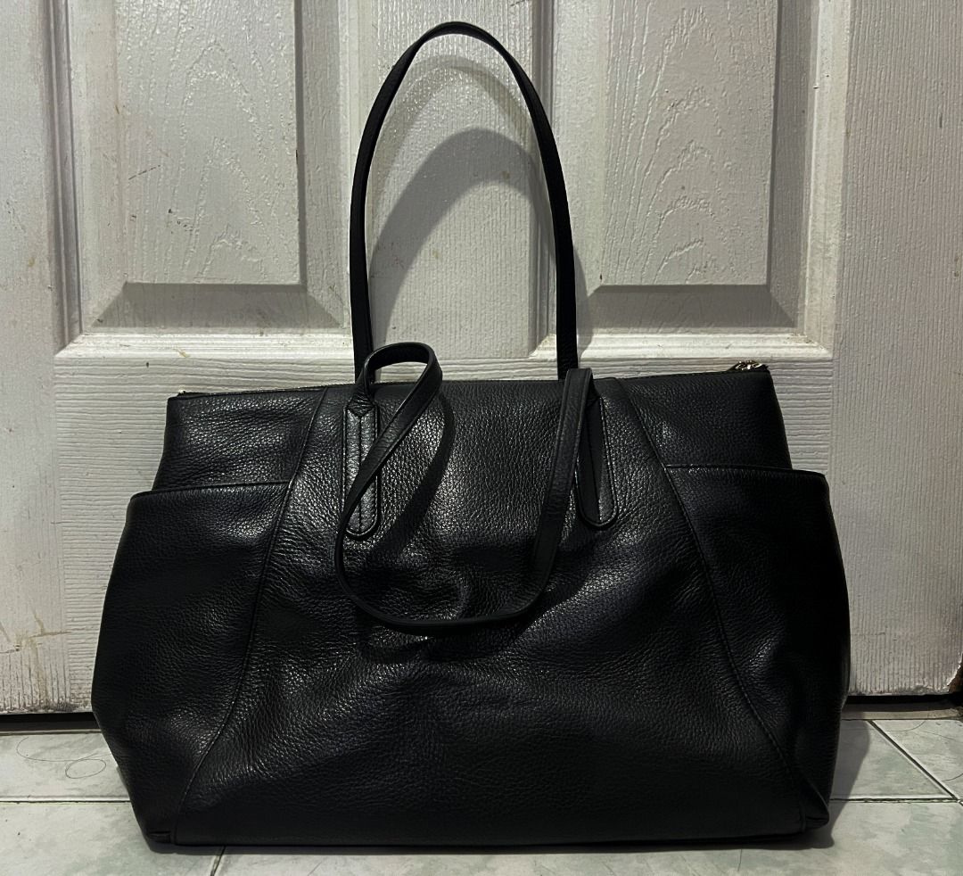 Furla Leather Tote Bag (Category: Luxury Bags & Wallets) located in Manila. Submitted by hyper.hertz. (Listing ID 1462900338, Image 2). Description: - Classic black leather tote bag from Furla. - Spacious interior with plenty of room. - Two convenient side pockets for easy access. - Beautiful textured leather. - Secure top zipper closure. - Comfortable handles for easy carrying. .
