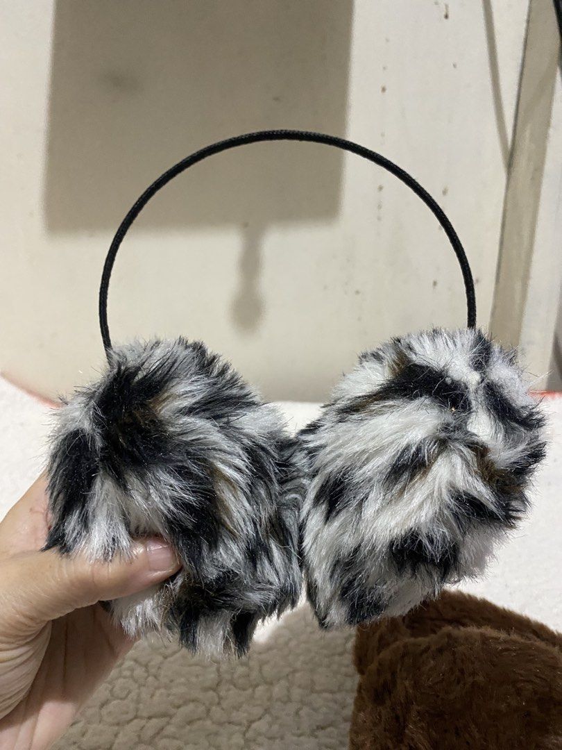 Fuzzy Leopard Print & Brown Hunter Earmuffs (Category: Hair Accessories) located in Manila. Submitted by resi.diaz (Listing ID 1463065885, Image 2). Description: - Super soft and warm fuzzy earmuffs - Available in two styles: cute leopard print or rich brown with Hunter logo - Keeps ears toasty and comfortable on cold days - Stylish and cozy design.