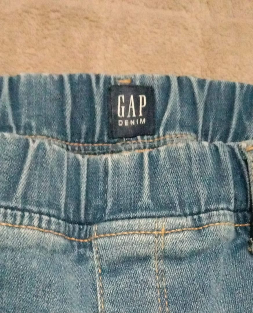 GAP Sequins Jeans (Category: Jeans) located in Calapan. Submitted by jyka12345 (Listing ID 1463017075, Image 3). Description: .