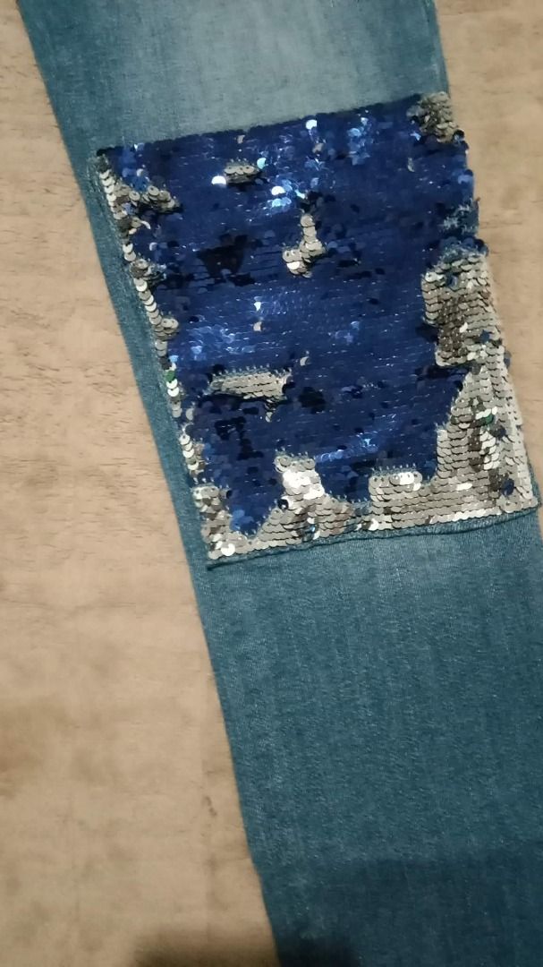GAP Sequins Jeans (Category: Jeans) located in Calapan. Submitted by jyka12345 (Listing ID 1463017075, Image 2). Description: .