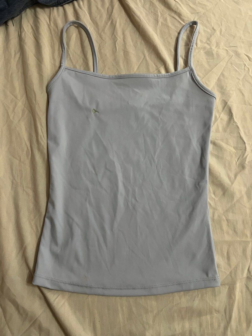 Garage Sleek Cami Top (Category: Sleeveless) located in Aguinaldo. Submitted by roversellz_ (Listing ID 1463026824, Image 1). Description: flaw is shown!.