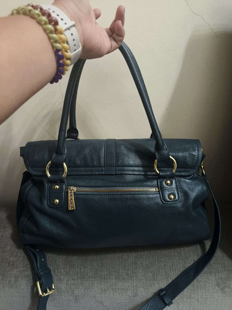 Geiger 2 way Shoulder Bag/Sling Bag (Category: Shoulder Bags) located in Pilar. Submitted by robaticzx (Listing ID 1462923076, Image 2). Description: Genuine Leather.
